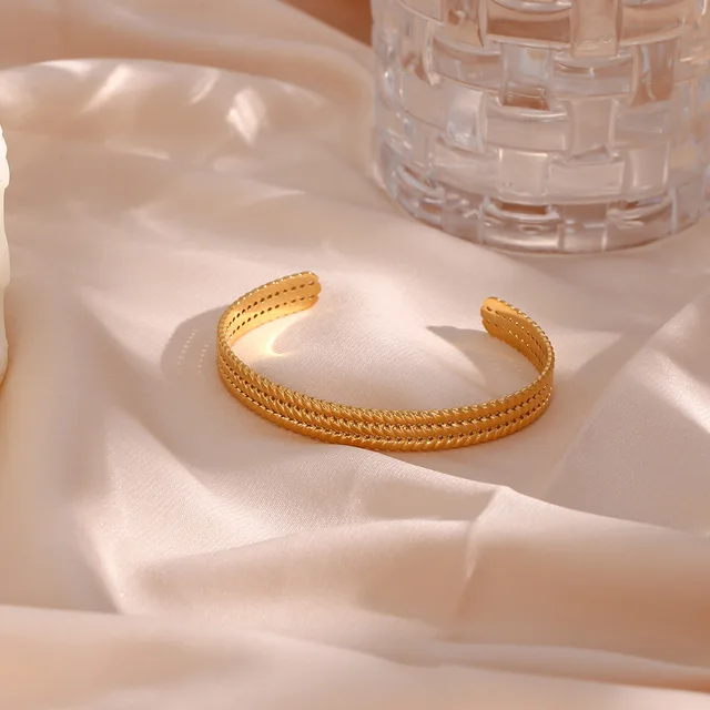 Vintage Twist Pattern C Shaped Bangle