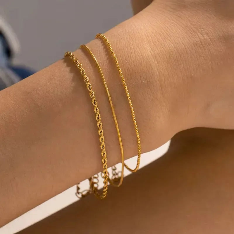 Three Sleek Chain Gold Bracelet - Diatoms