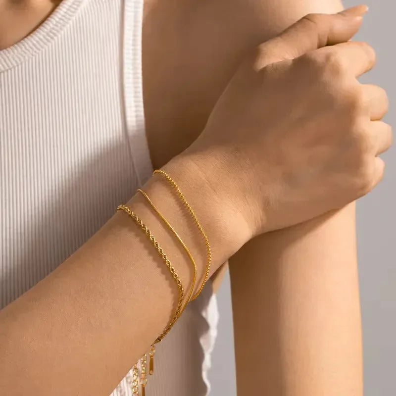 Three Sleek Chain Gold Bracelet - Diatoms