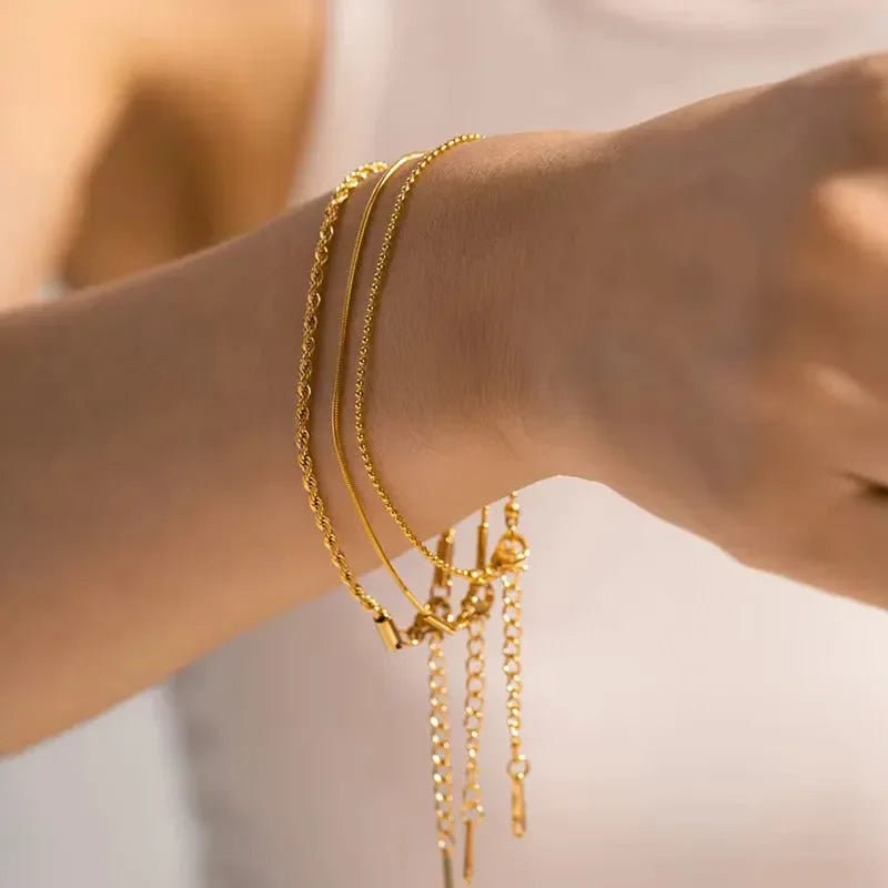 Three Sleek Chain Gold Bracelet - Diatoms