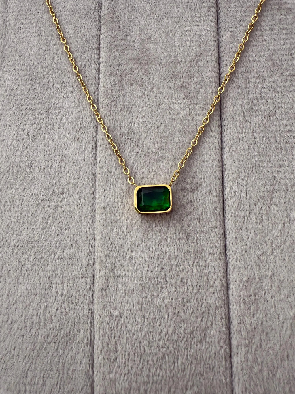 Elegant Green Emerald Necklace - Diatoms