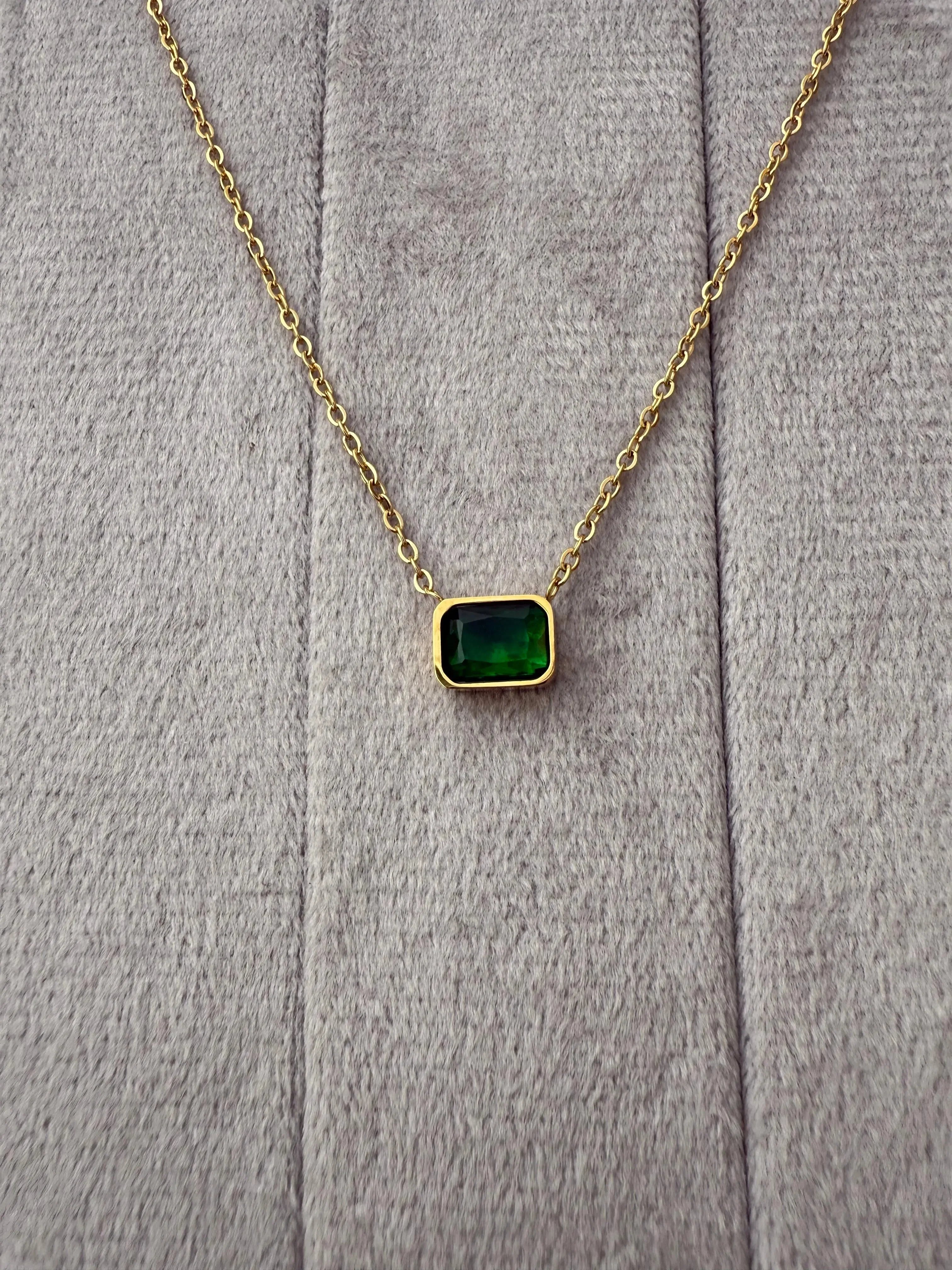 Elegant Green Emerald Necklace - Diatoms