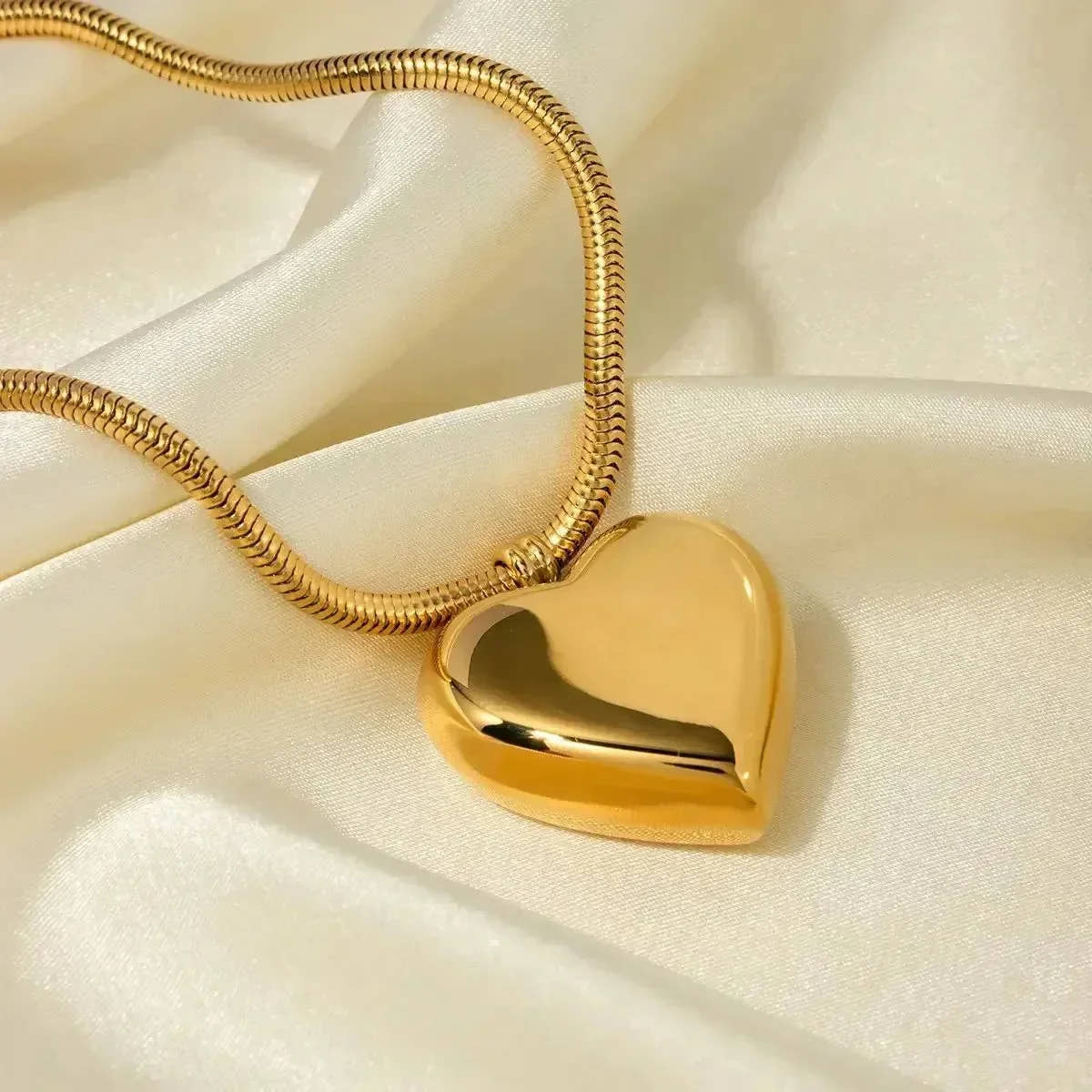 Golden Heart Magnetized Chain Necklace - Diatoms