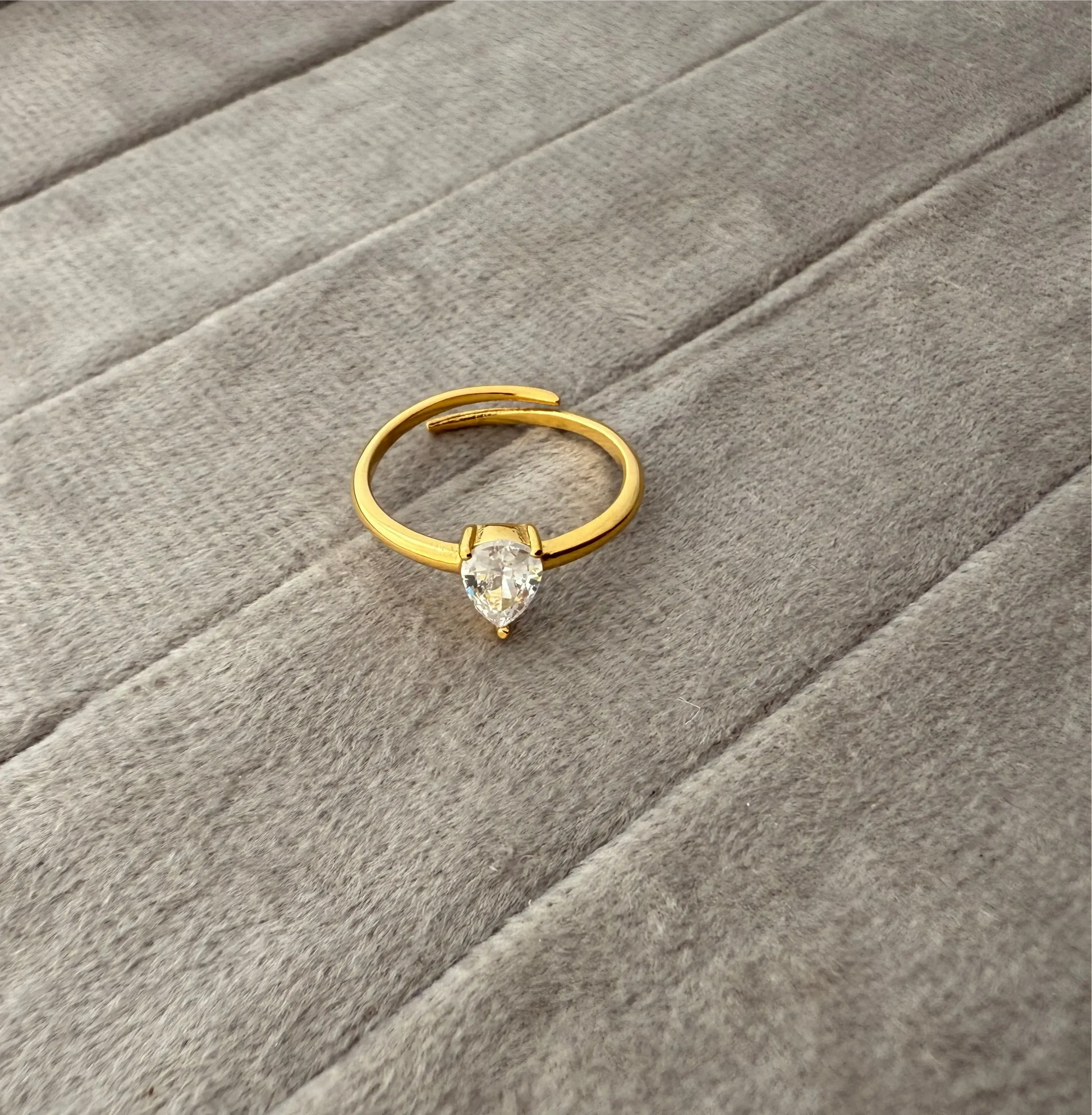 Dew Kissed Diamond Ring - Diatoms
