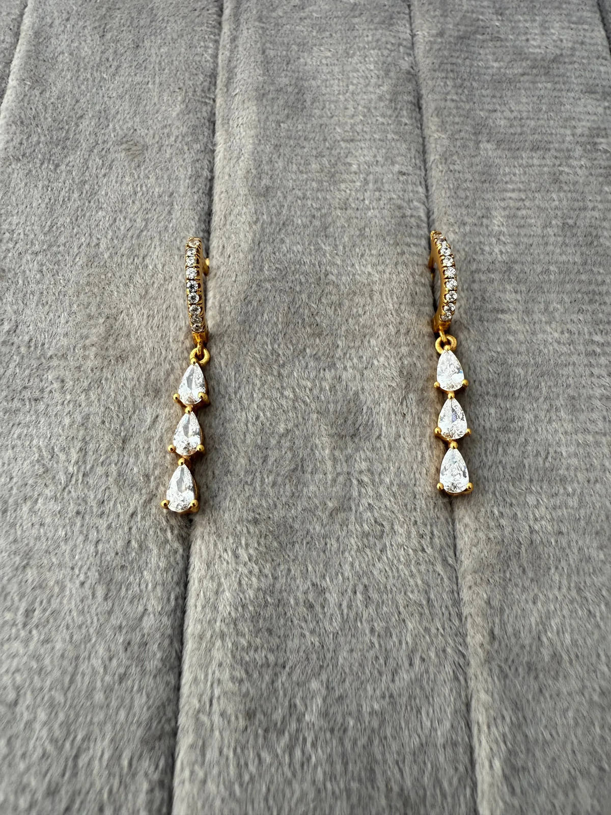 Opulent Ivory Diamond Drops Earrings - Diatoms