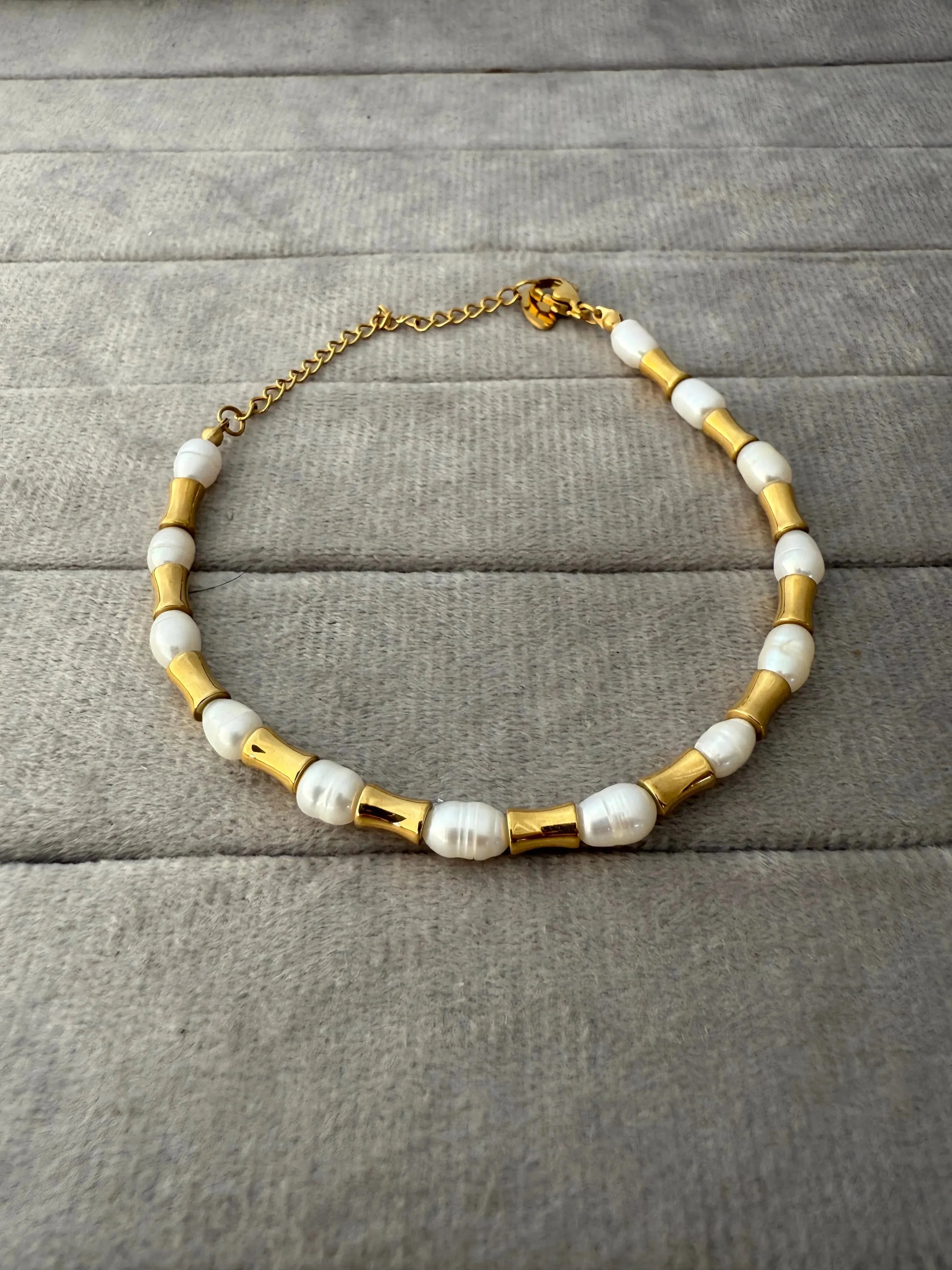 Goldtone Contemporary Pearl Bracelet - Diatoms