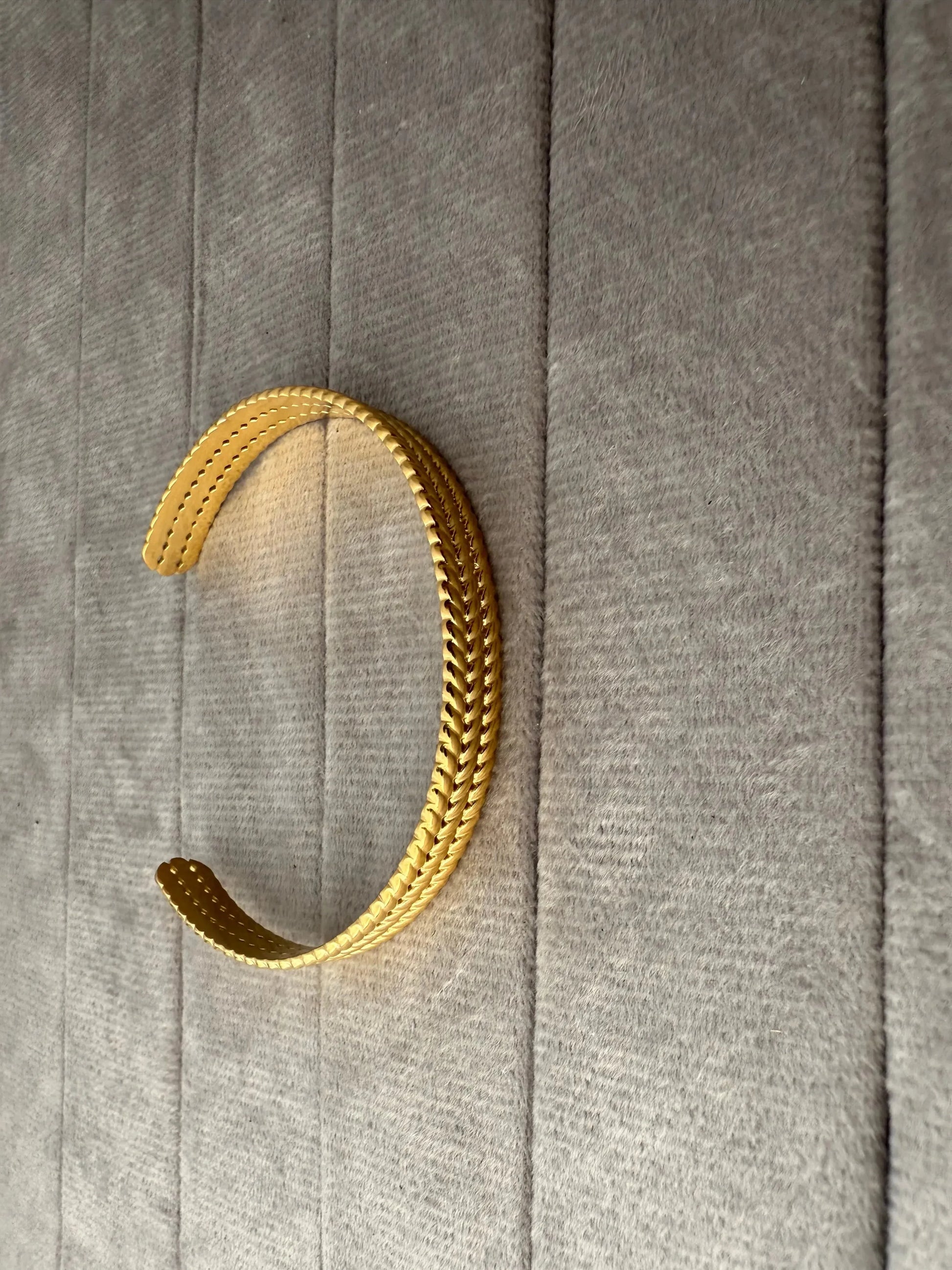 Vintage Twist Pattern C Shaped Bangle - Diatoms