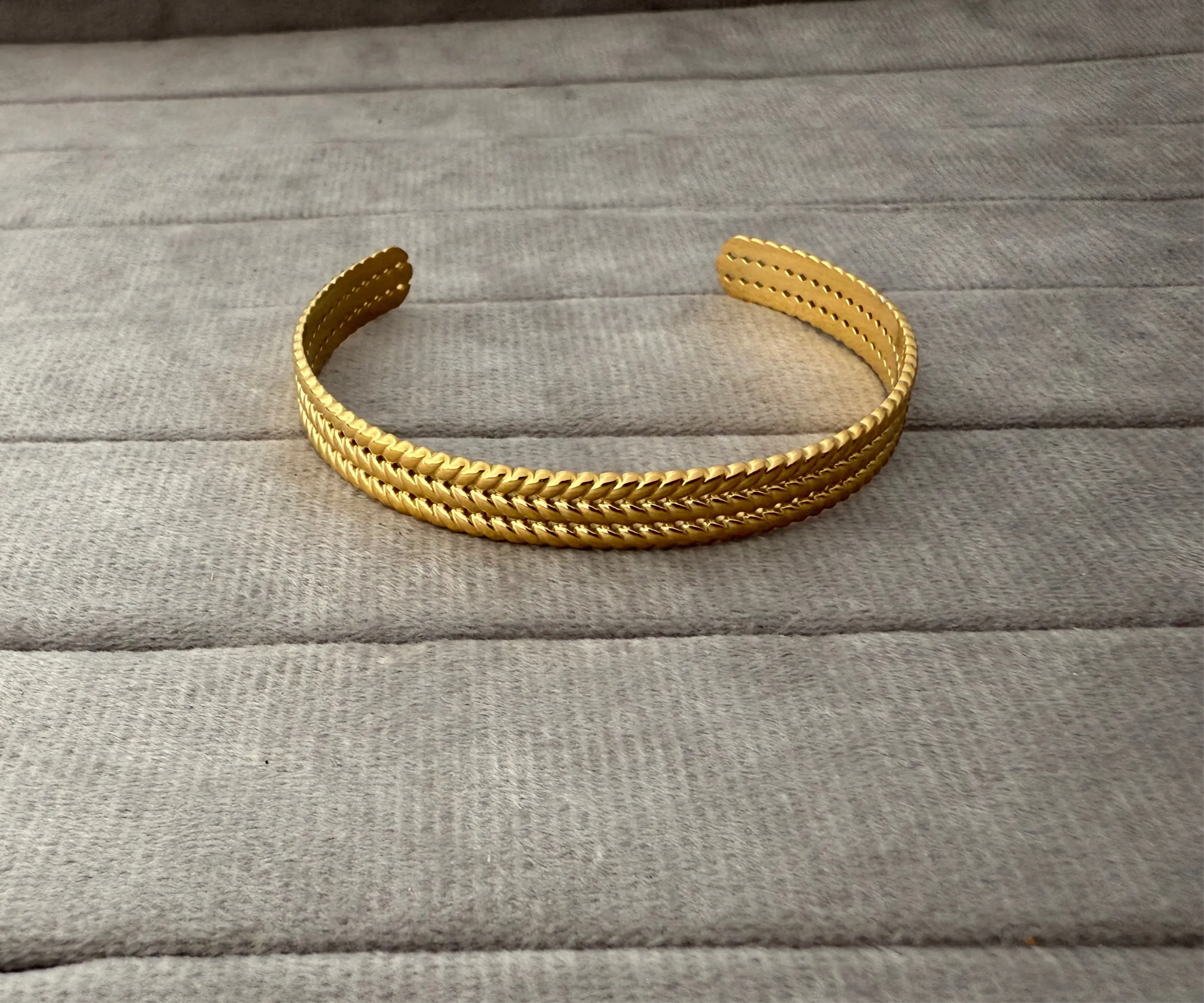 Vintage Twist Pattern C Shaped Bangle - Diatoms