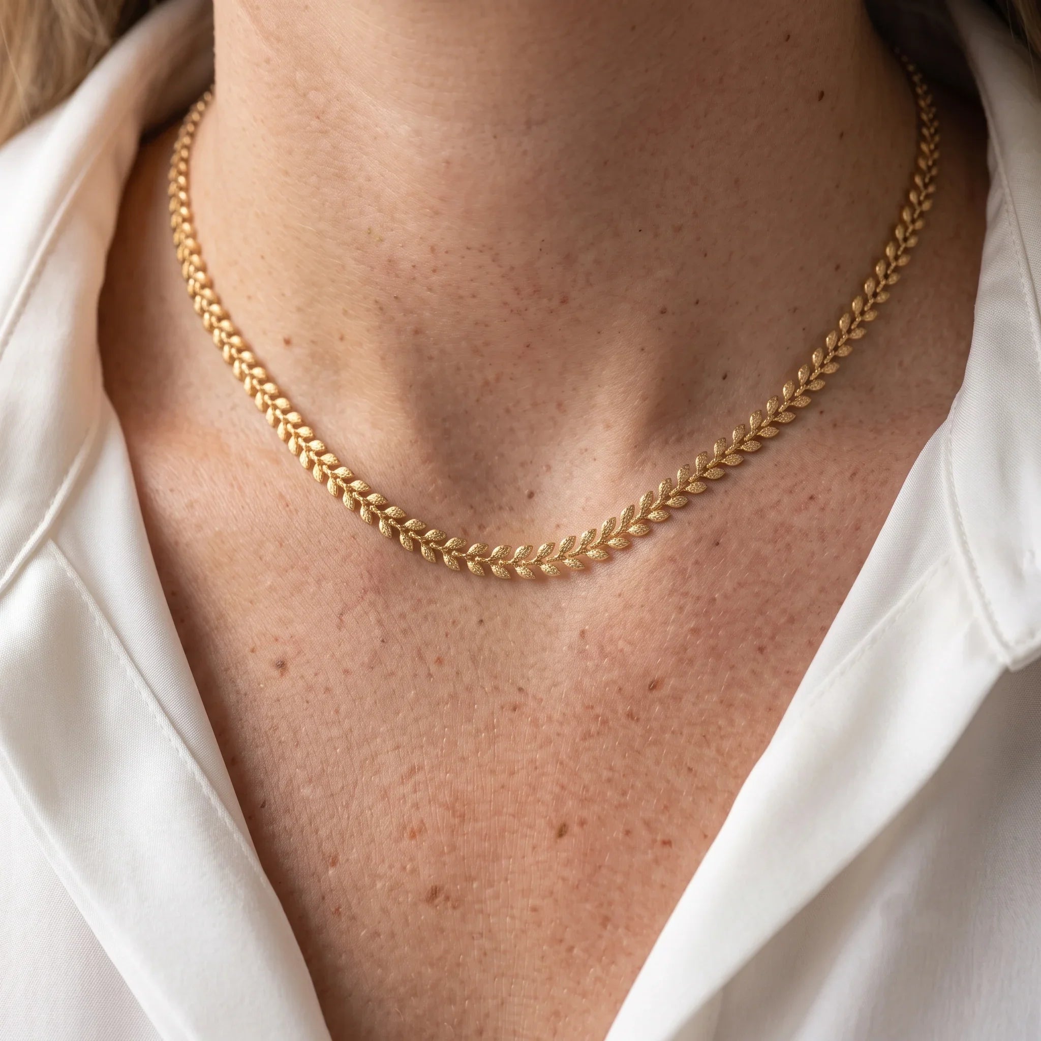 Leaf Shape Round Necklace