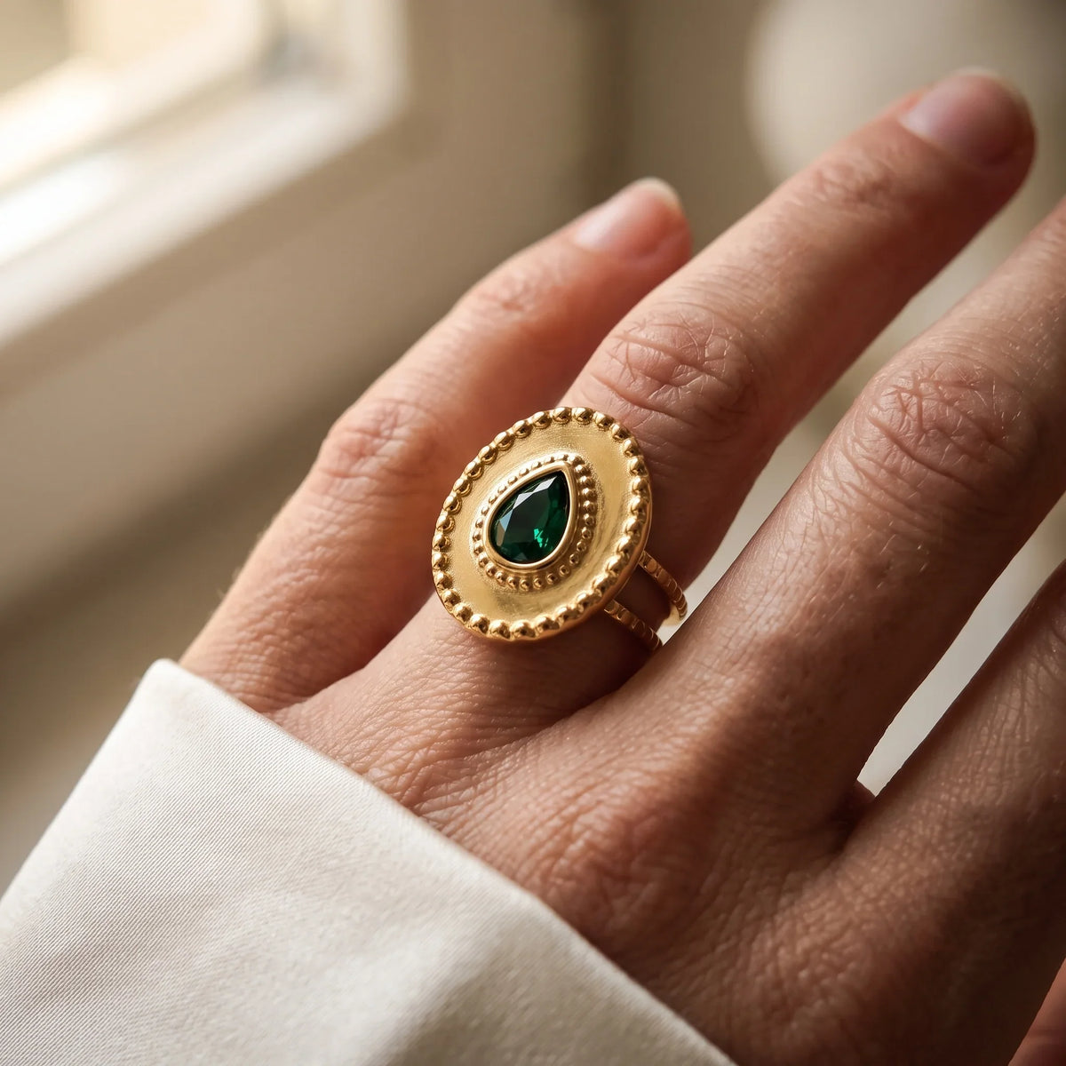 Majestic Emerald Radiance Ring