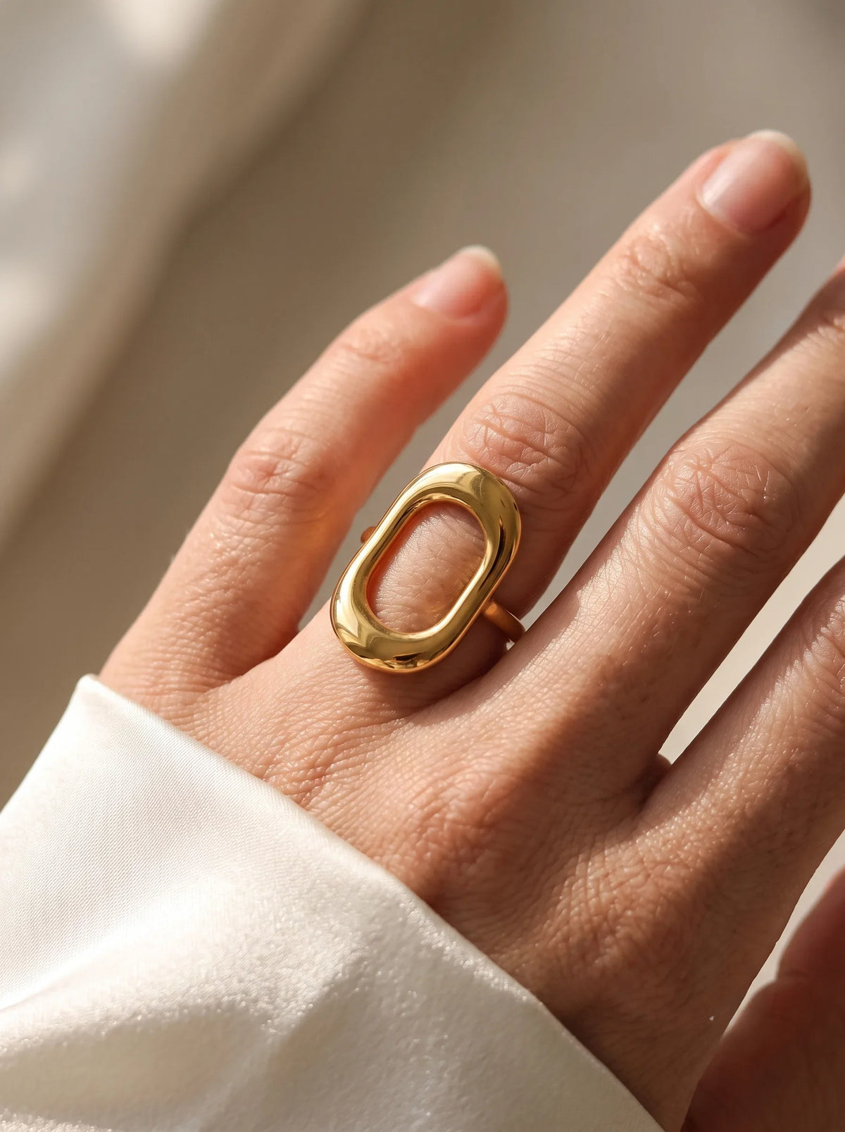 Luxy Oval Adjustable Ring