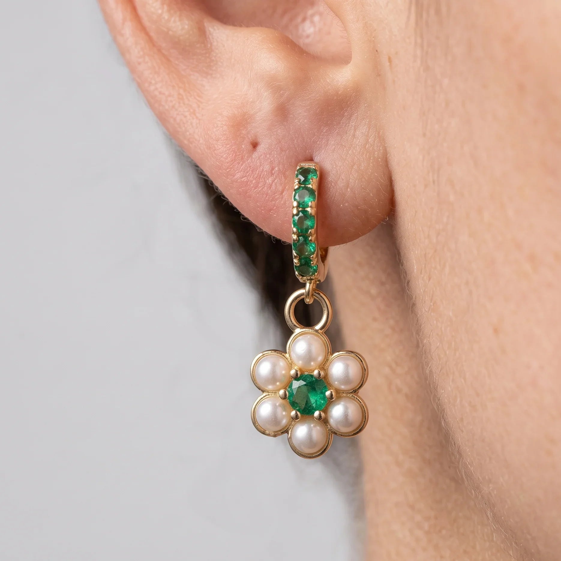 Shiny Flower Pearls Earrings