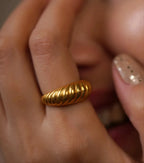 Luxe Twisted Gold Ring - Diatoms