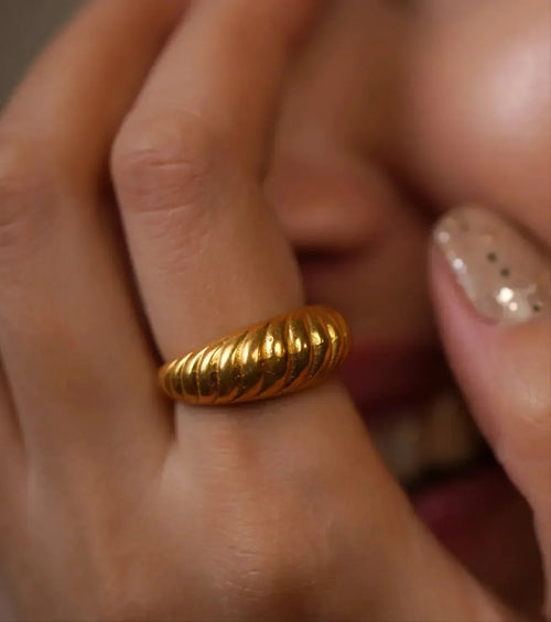 Luxe Twisted Gold Ring - Diatoms