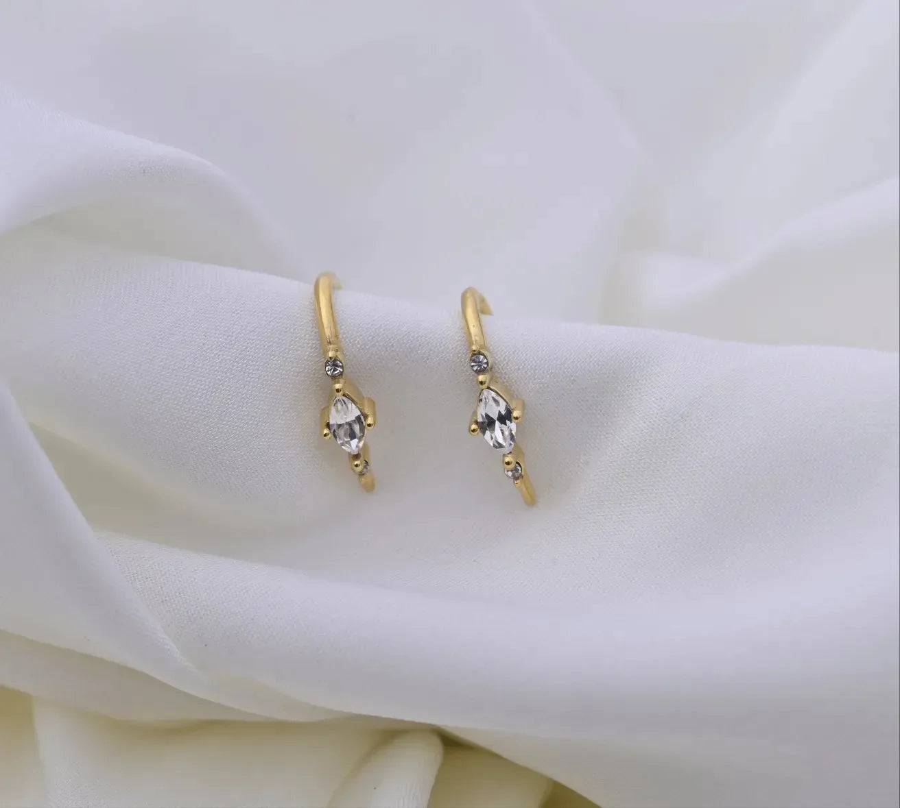 U Shaped Diamond Mini Studs Earrings - Diatoms