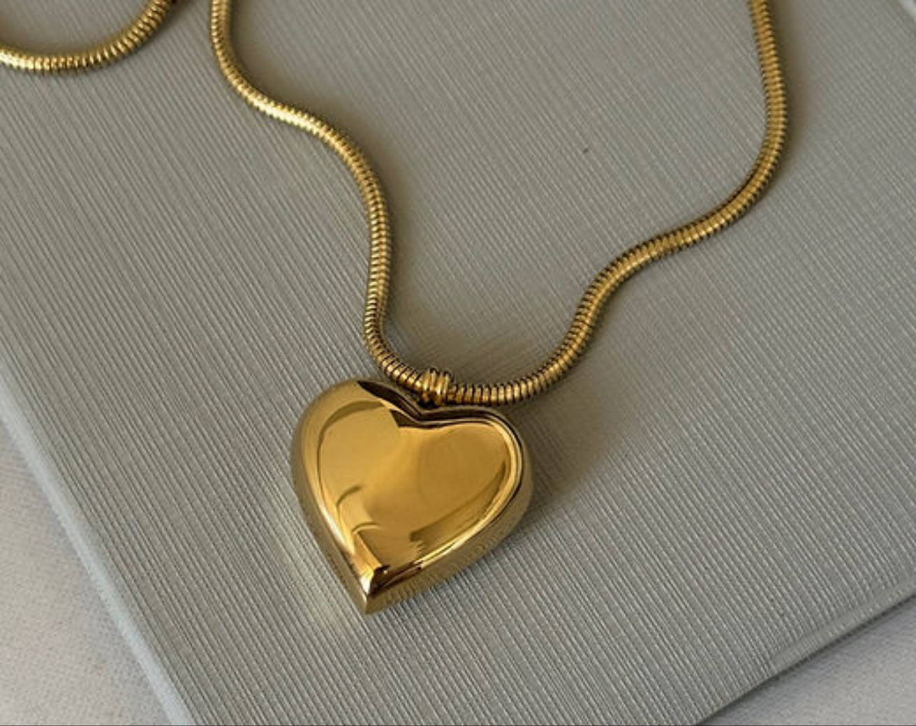 Golden Heart Magnetized Chain Necklace