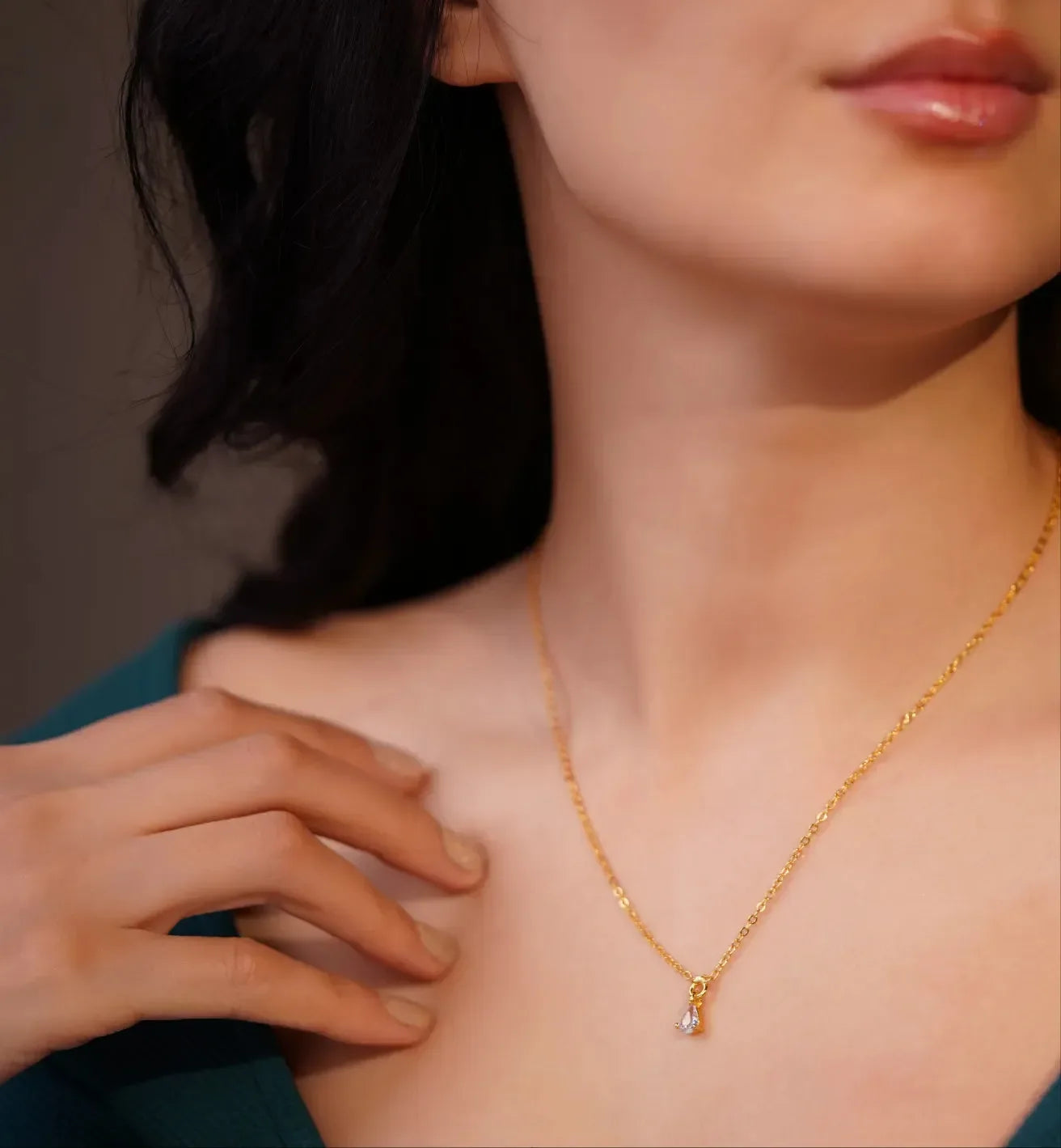 Luxe Elegant Diamond Necklace - Diatoms