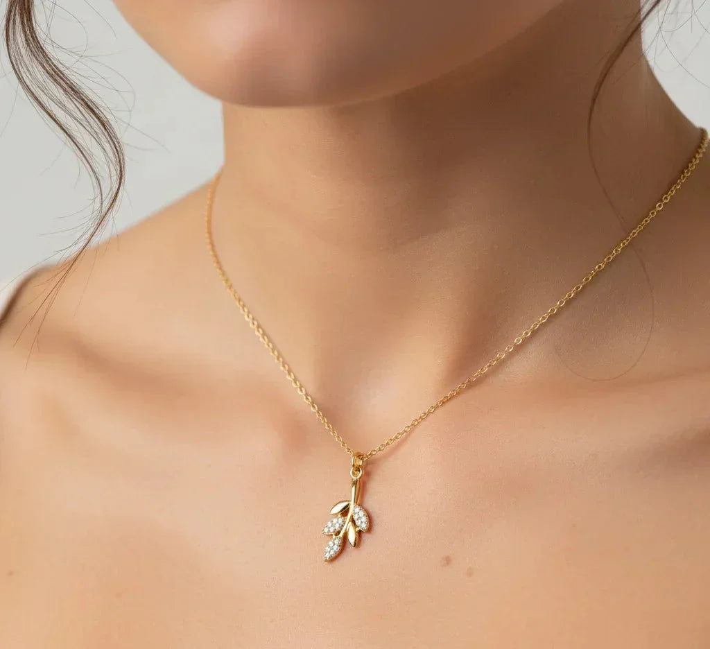 Chic Leaf Shaped Necklace