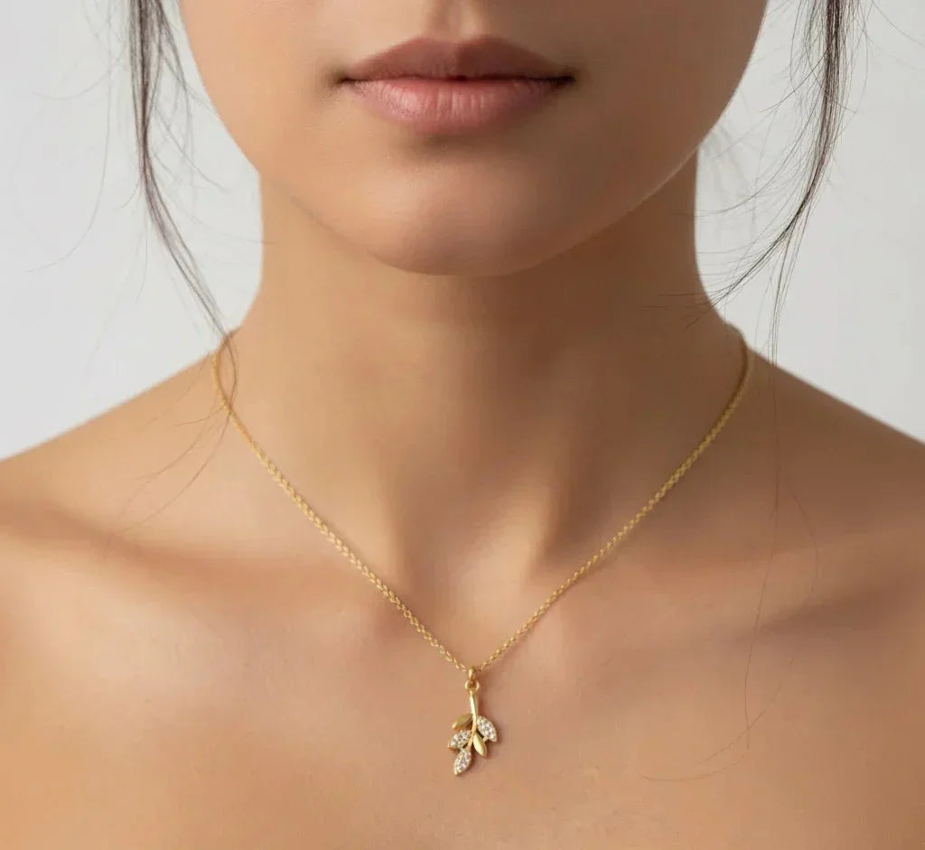 Chic Leaf Shaped Necklace