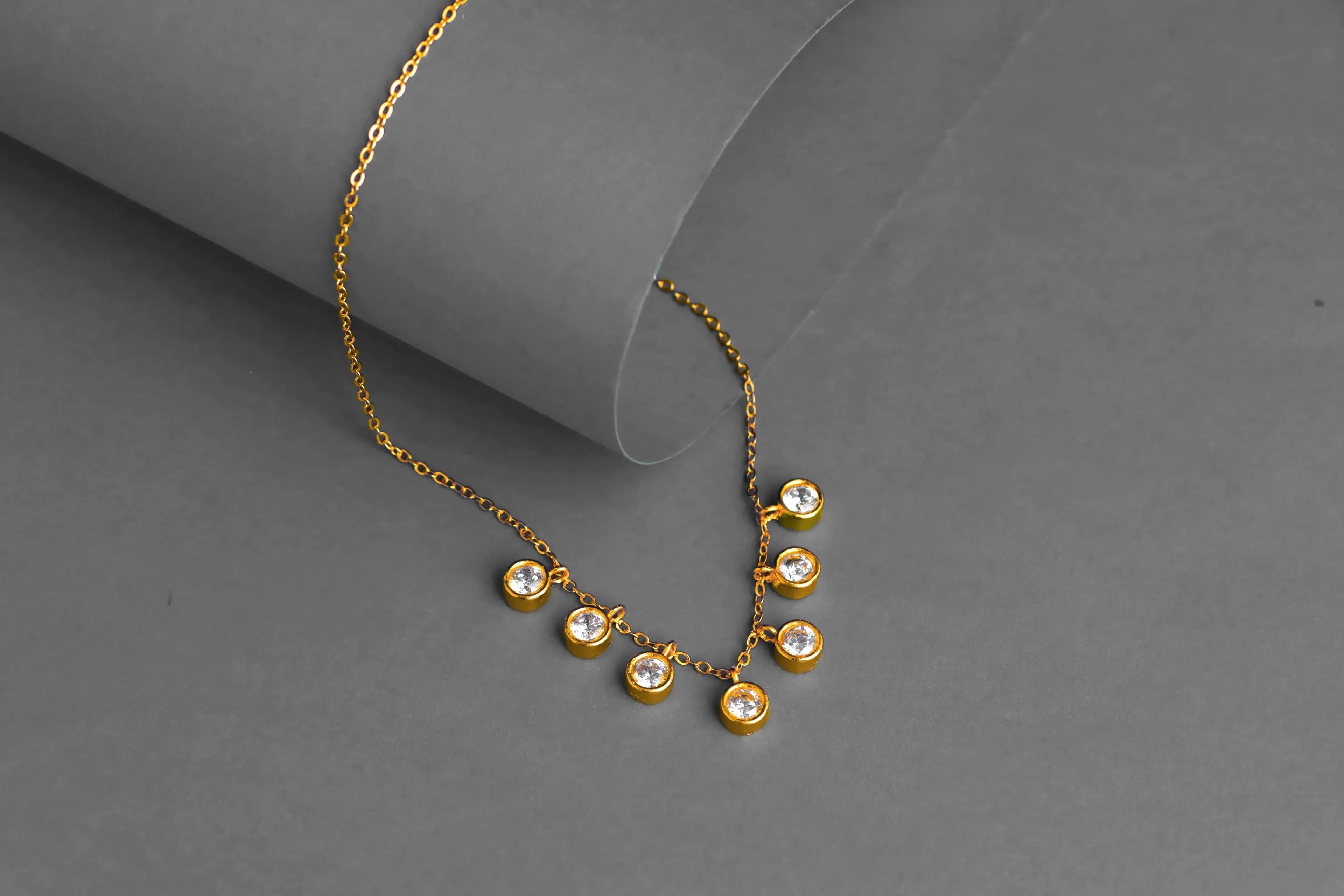 Luxe 7 Diamond Gold Necklace - Diatoms