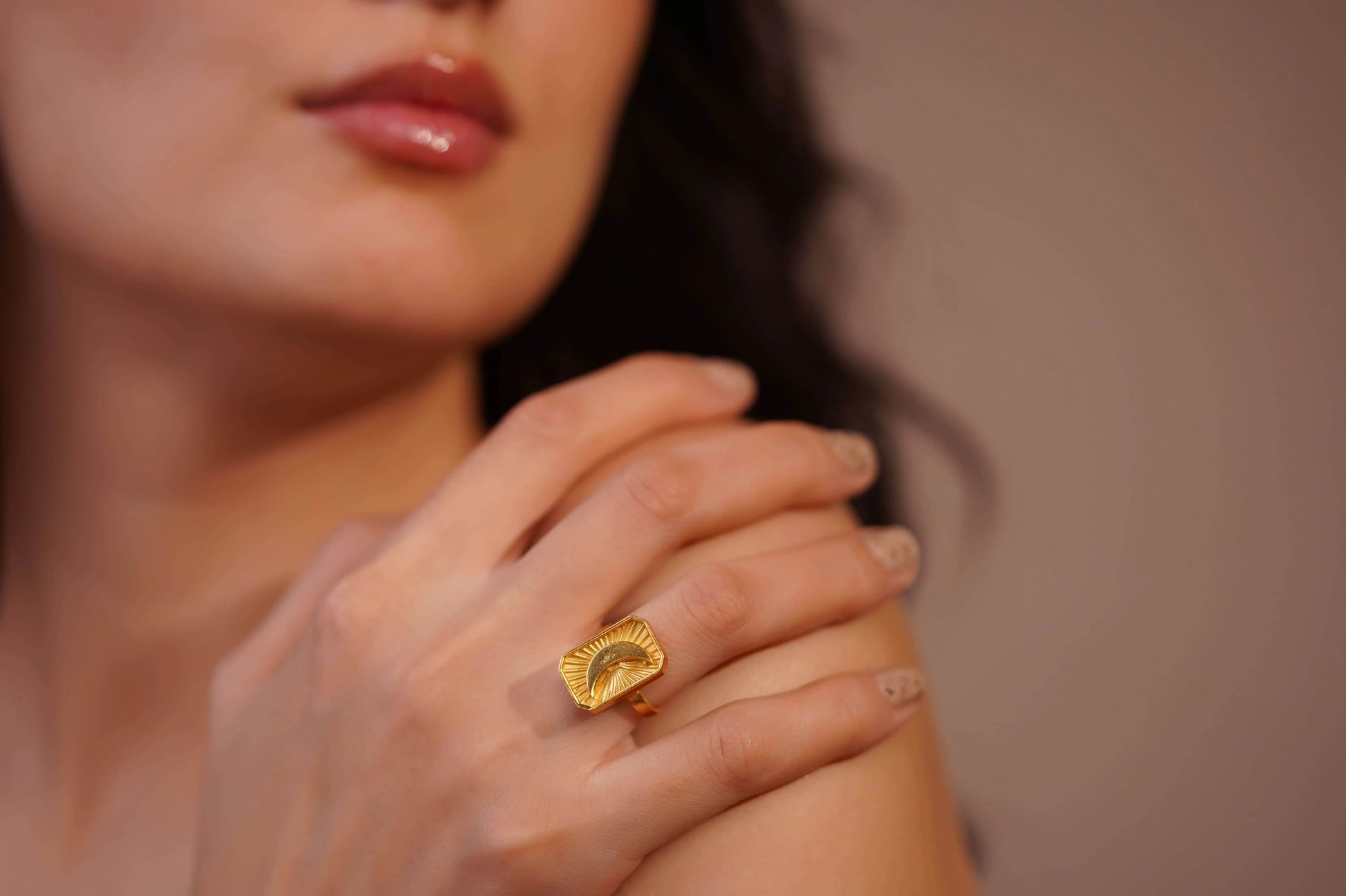 Luxe Waning Crescent Moon Gold Ring - Diatoms