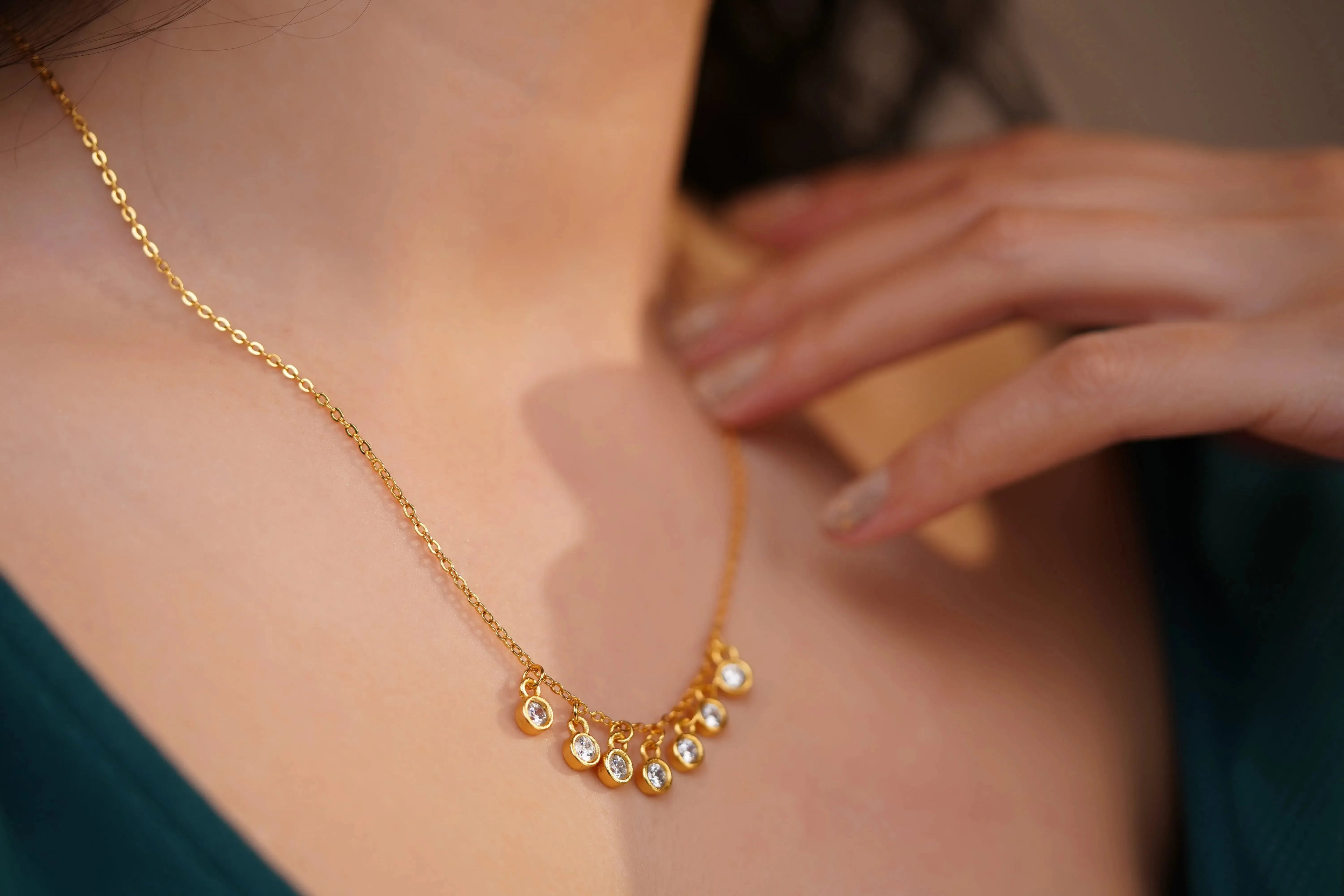 Luxe 7 Diamond Gold Necklace - Diatoms