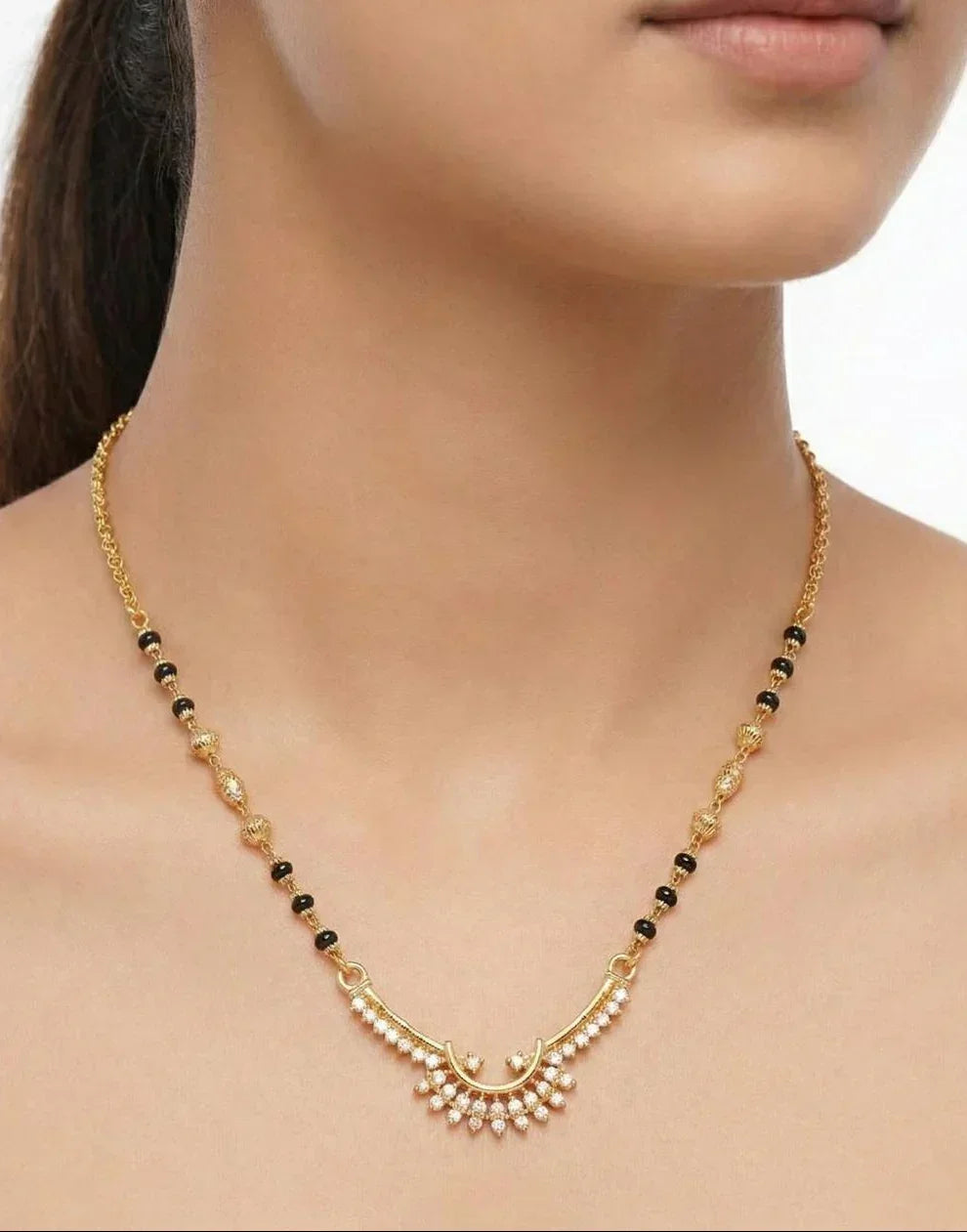 Suhagan Rekha Mangalsutra