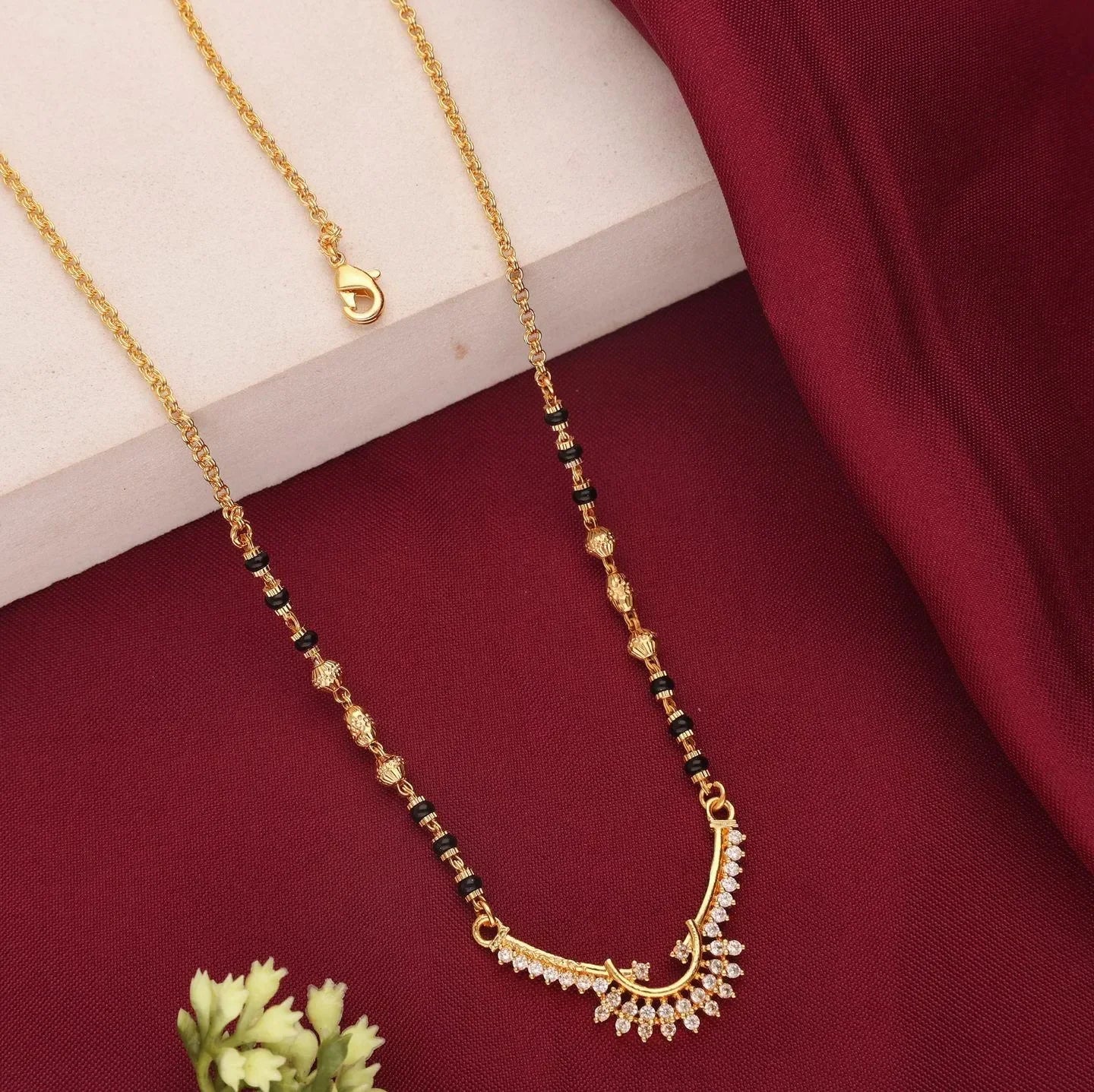 Suhagan Rekha Mangalsutra