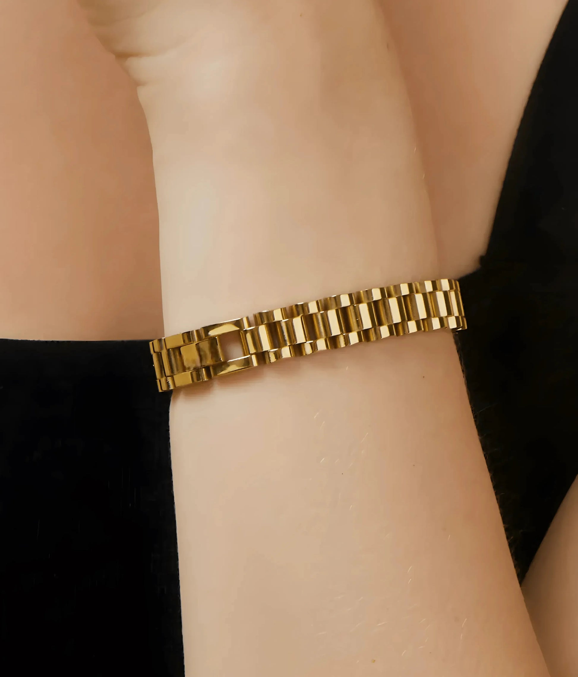 Luxy Gold Oyster Watchstrap Bracelet - Diatoms