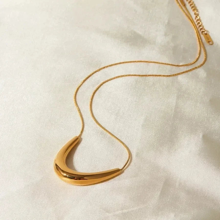 Luxy Curved Necklace - Diatoms