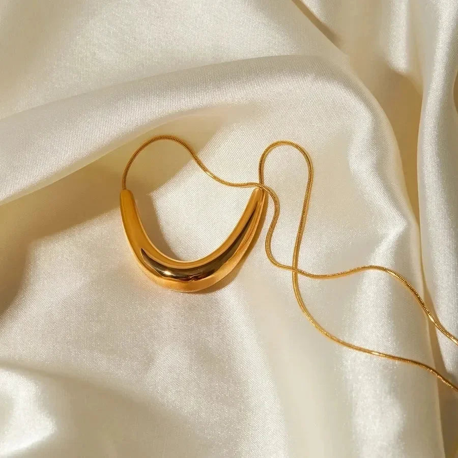 Luxy Curved Necklace - Diatoms