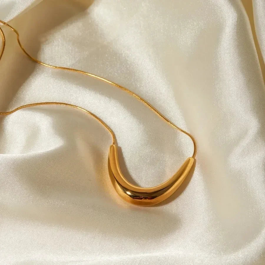 Luxy Curved Necklace - Diatoms