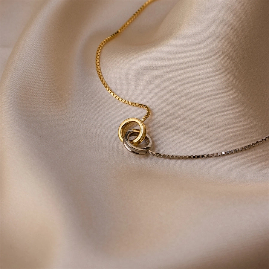 Luxy Interlocking Circle Necklace