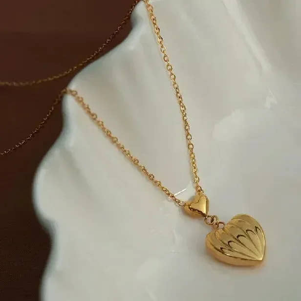 Luxe Heartfelt Gold Necklace - Diatoms