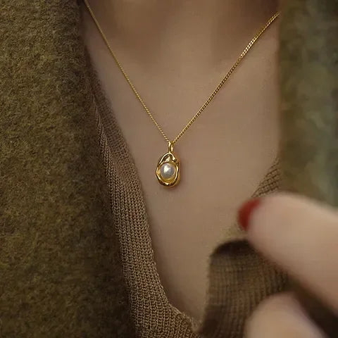 Luxe Dazzle Pearl Pendant - Diatoms