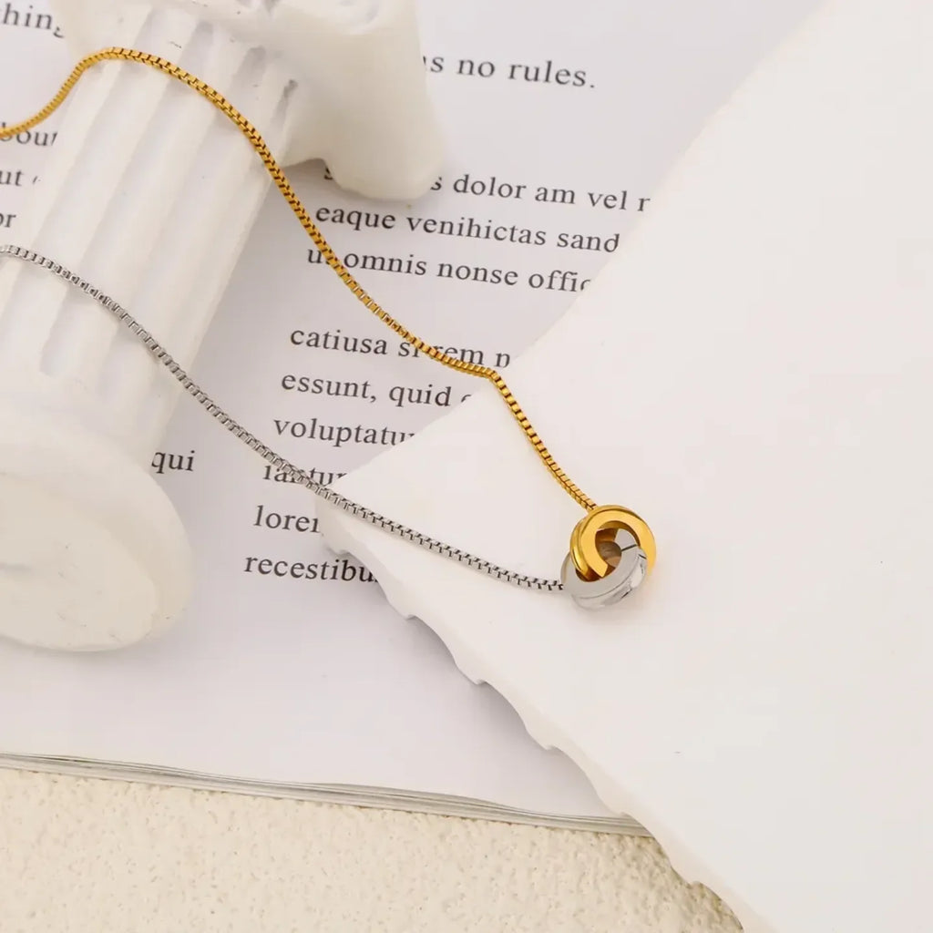 Luxy Interlocking Circle Necklace - Diatoms