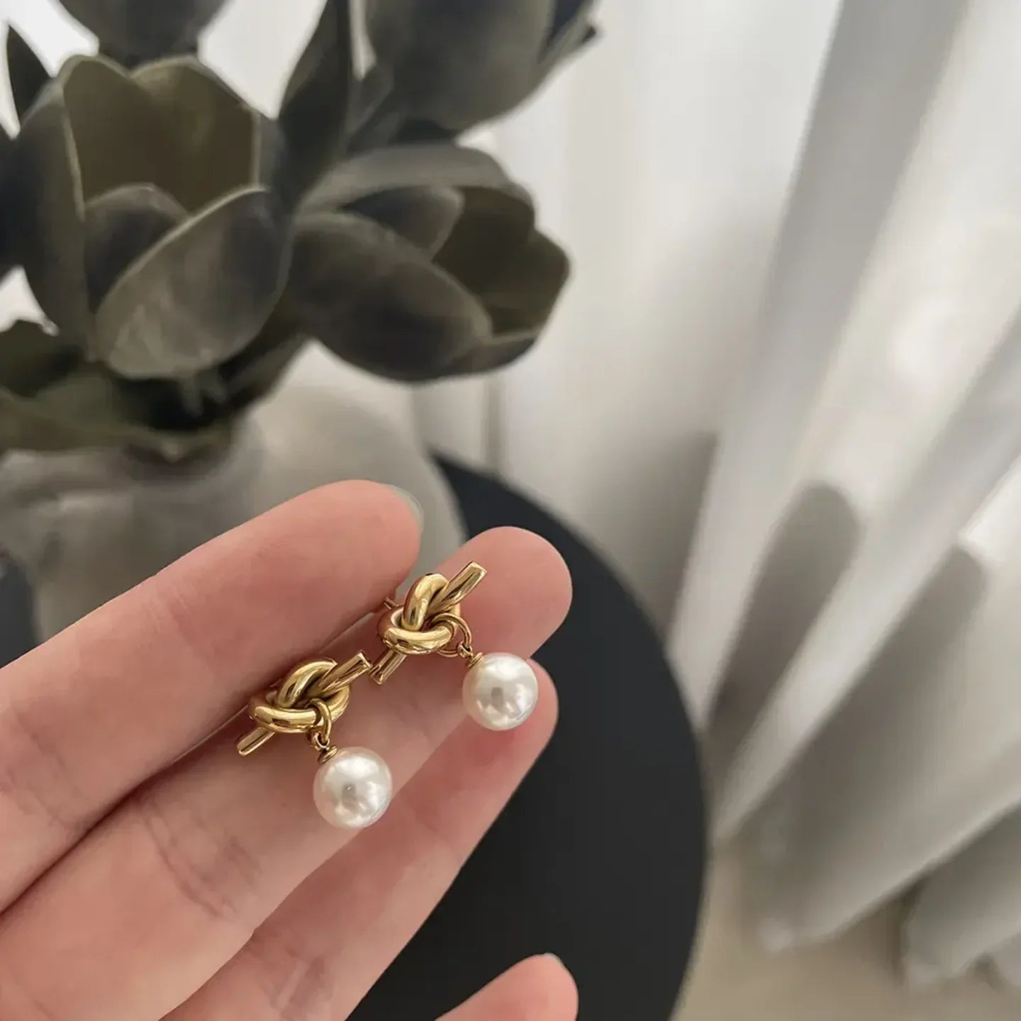 Knot Round Pearl Drop Earrings - Diatoms