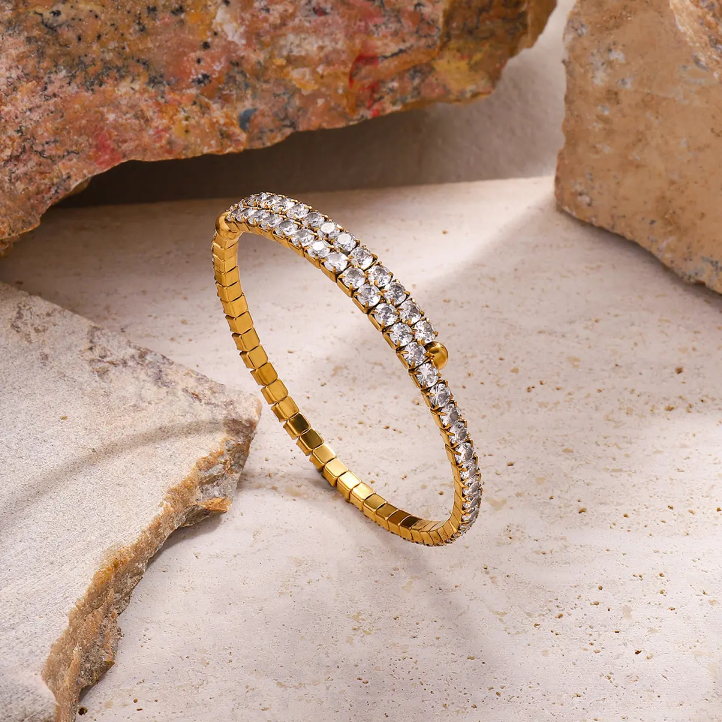 Velora Curve Bracelet