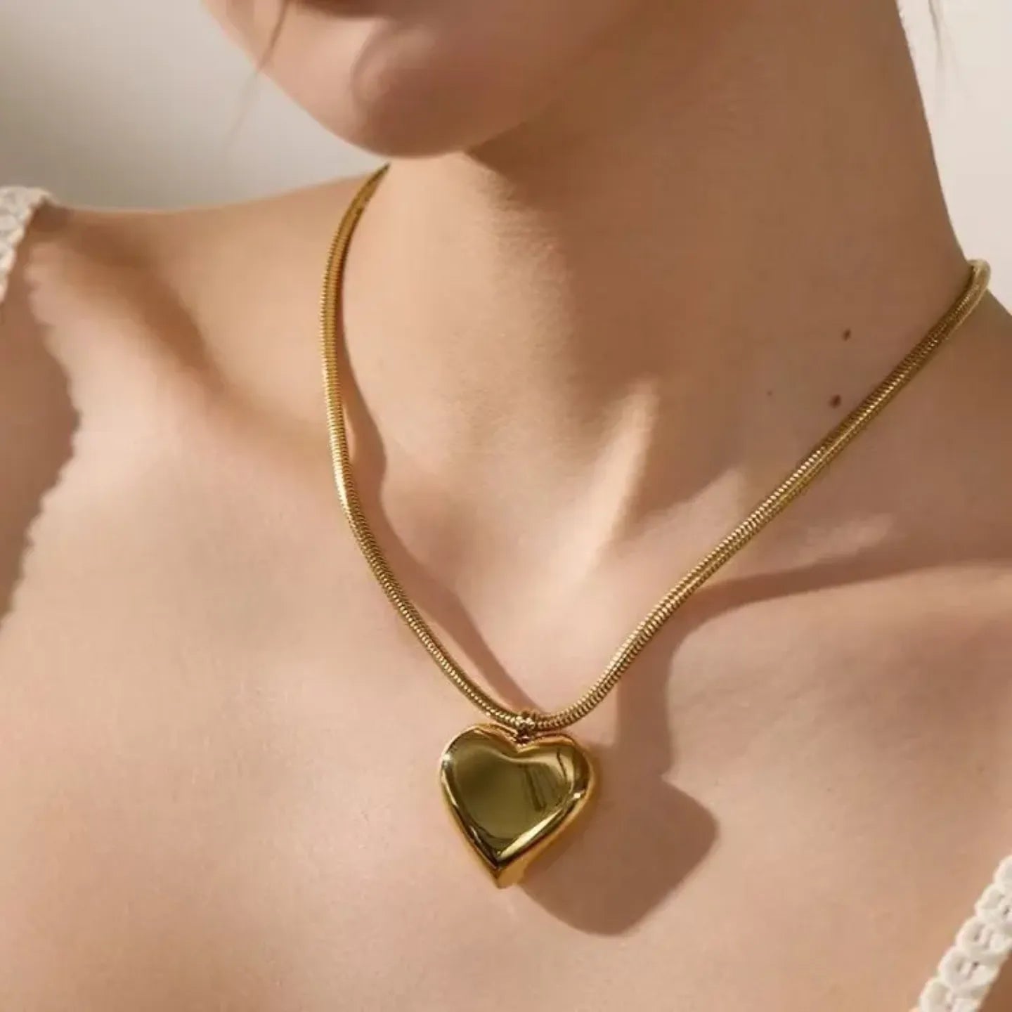Golden Heart Magnetized Chain Necklace - Diatoms