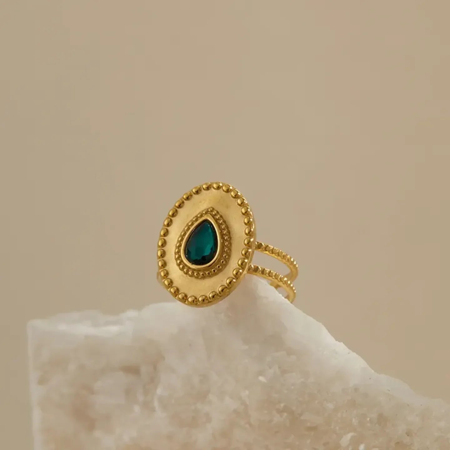 Majestic Emerald Radiance Ring - Diatoms