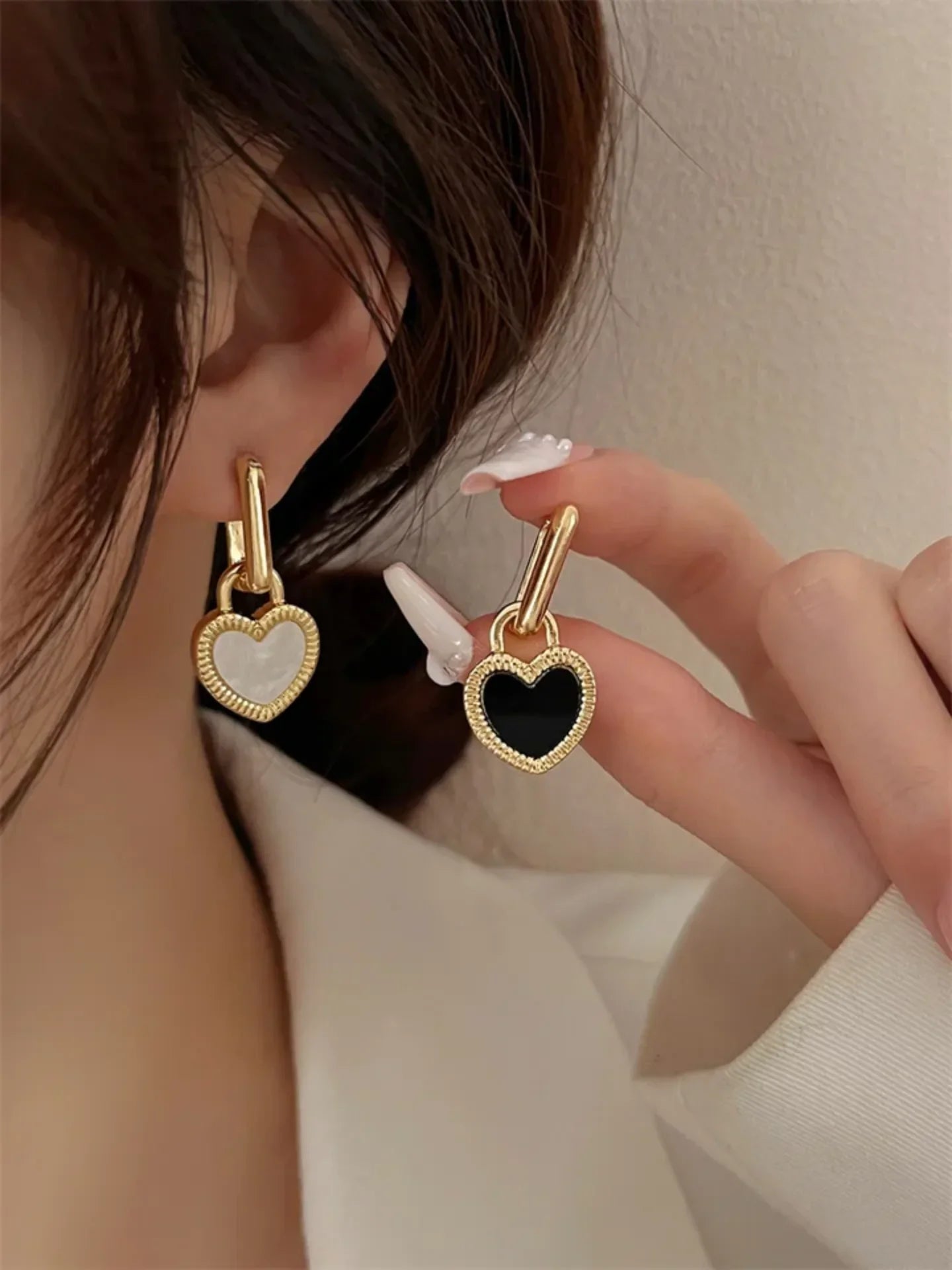 Black & White Heart Shape Double Side Necklace And Earrings - Diatoms
