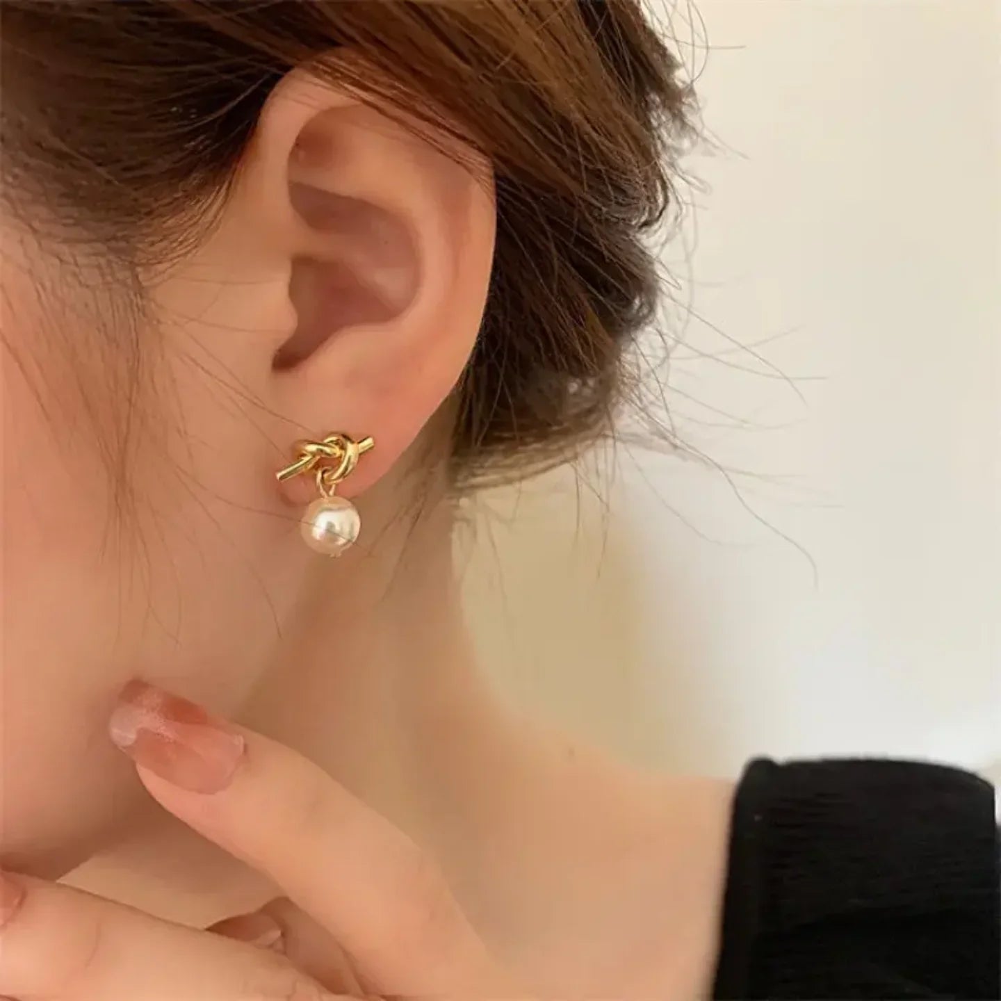 Knot Round Pearl Drop Earrings - Diatoms