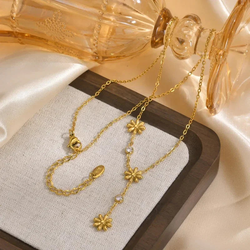 Sweet Flower Dainty Zircon Necklace - Diatoms