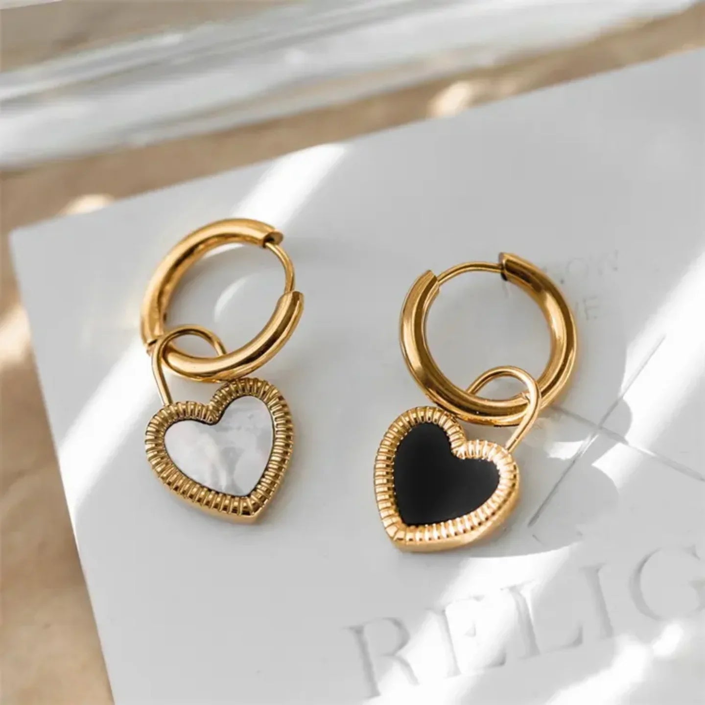 Black & White Heart Shape Double Side Necklace And Earrings - Diatoms