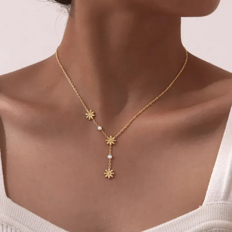 Sweet Flower Dainty Zircon Necklace - Diatoms