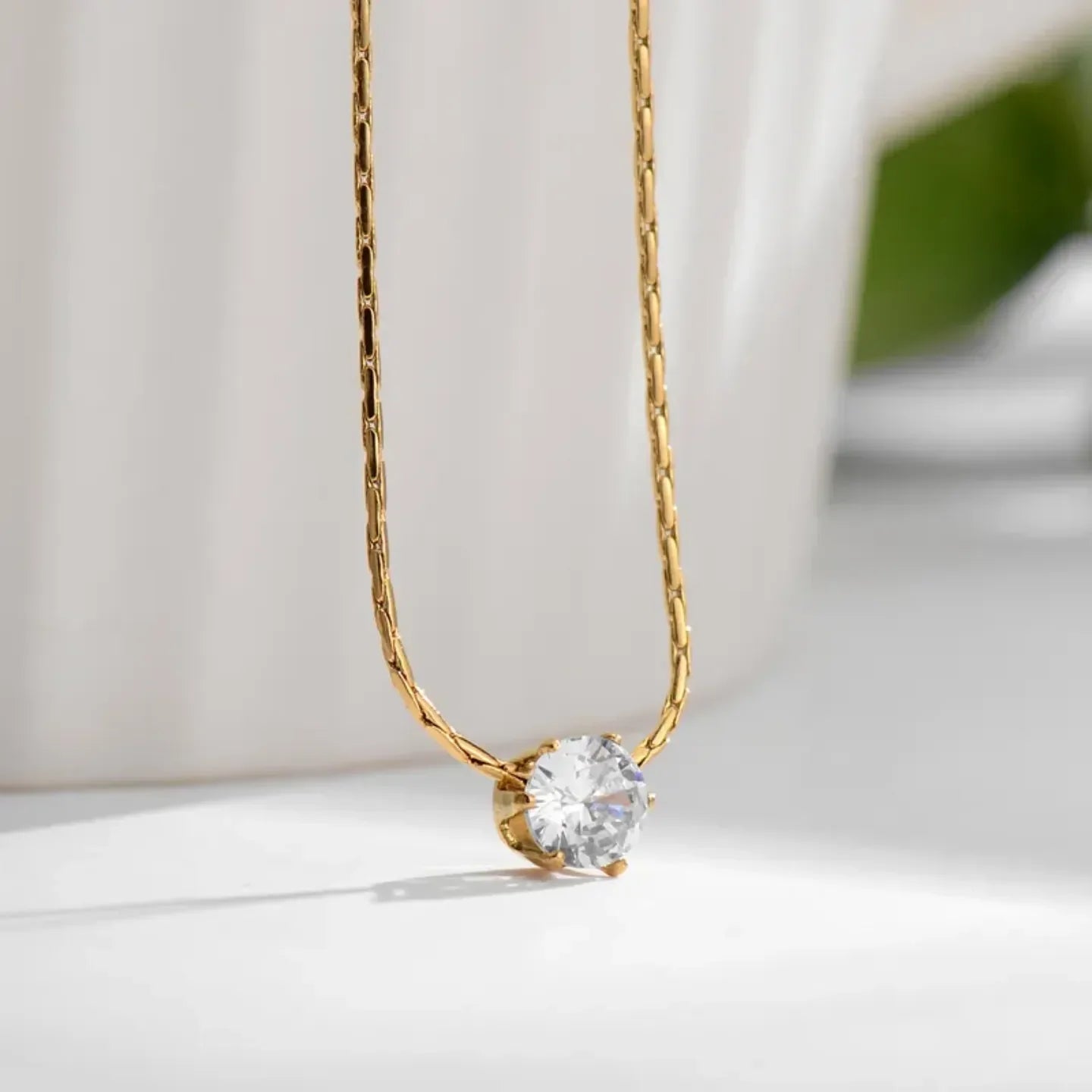 Simple Round Zircon Necklace - Diatoms
