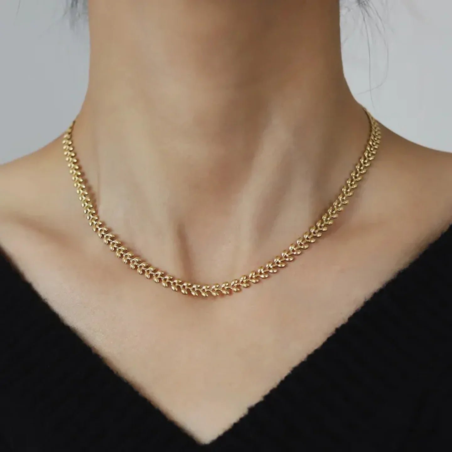 Leaf Shape Round Necklace